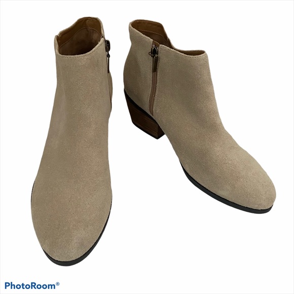 Clarks Ankle Zip Ecru/Light Color Heeled Boots - Picture 2 of 10